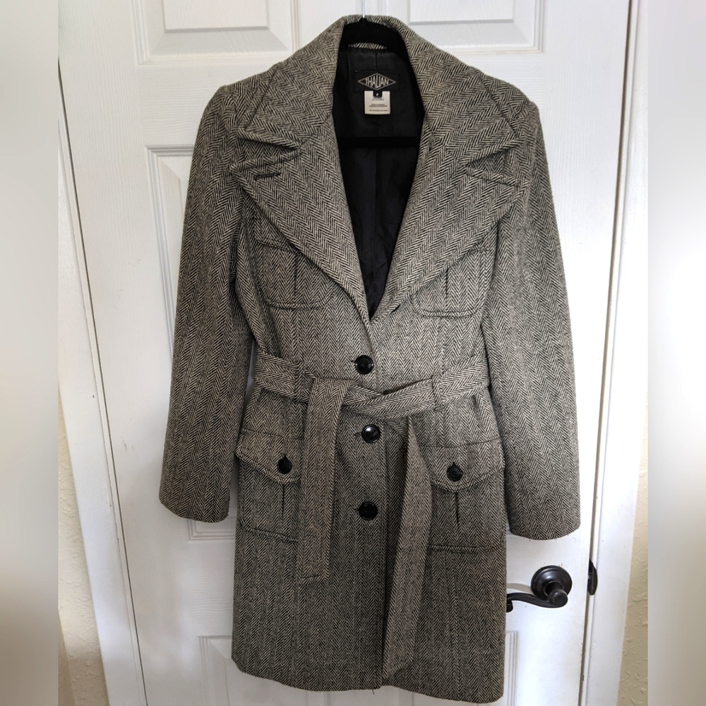 Thalian belted over coat, size 8, Black and White